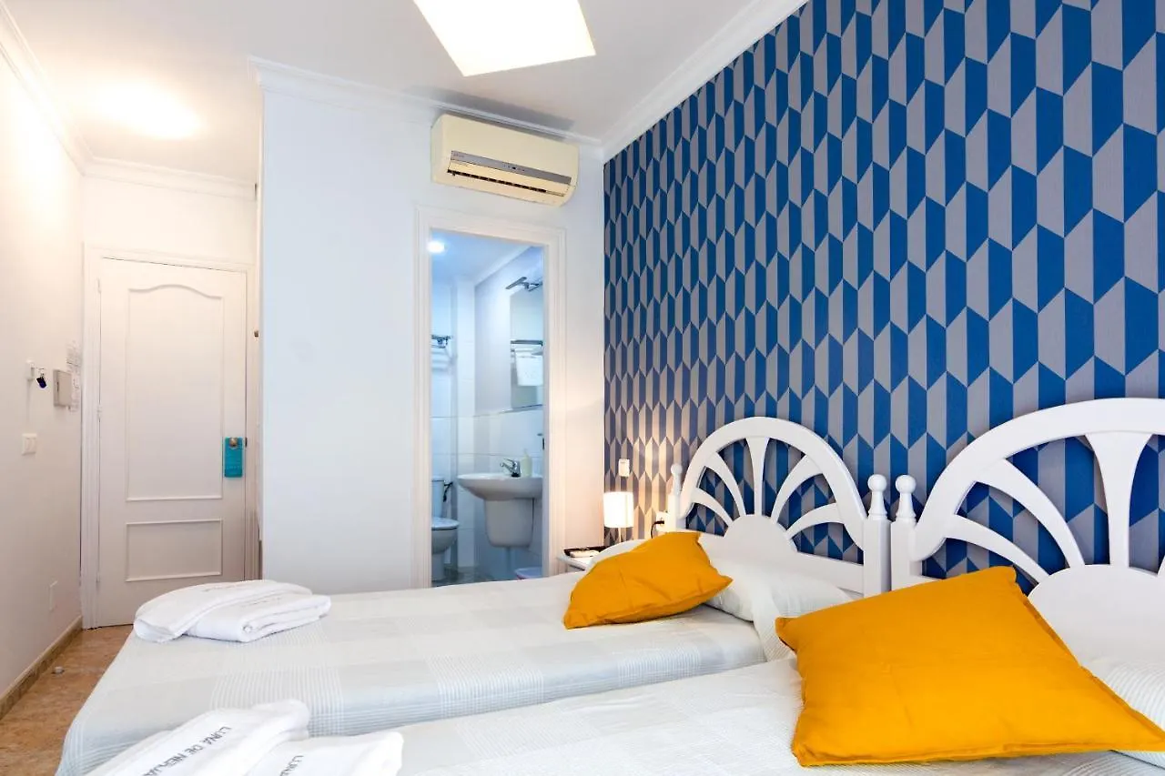 Hotell Hostal Luna De Nerja